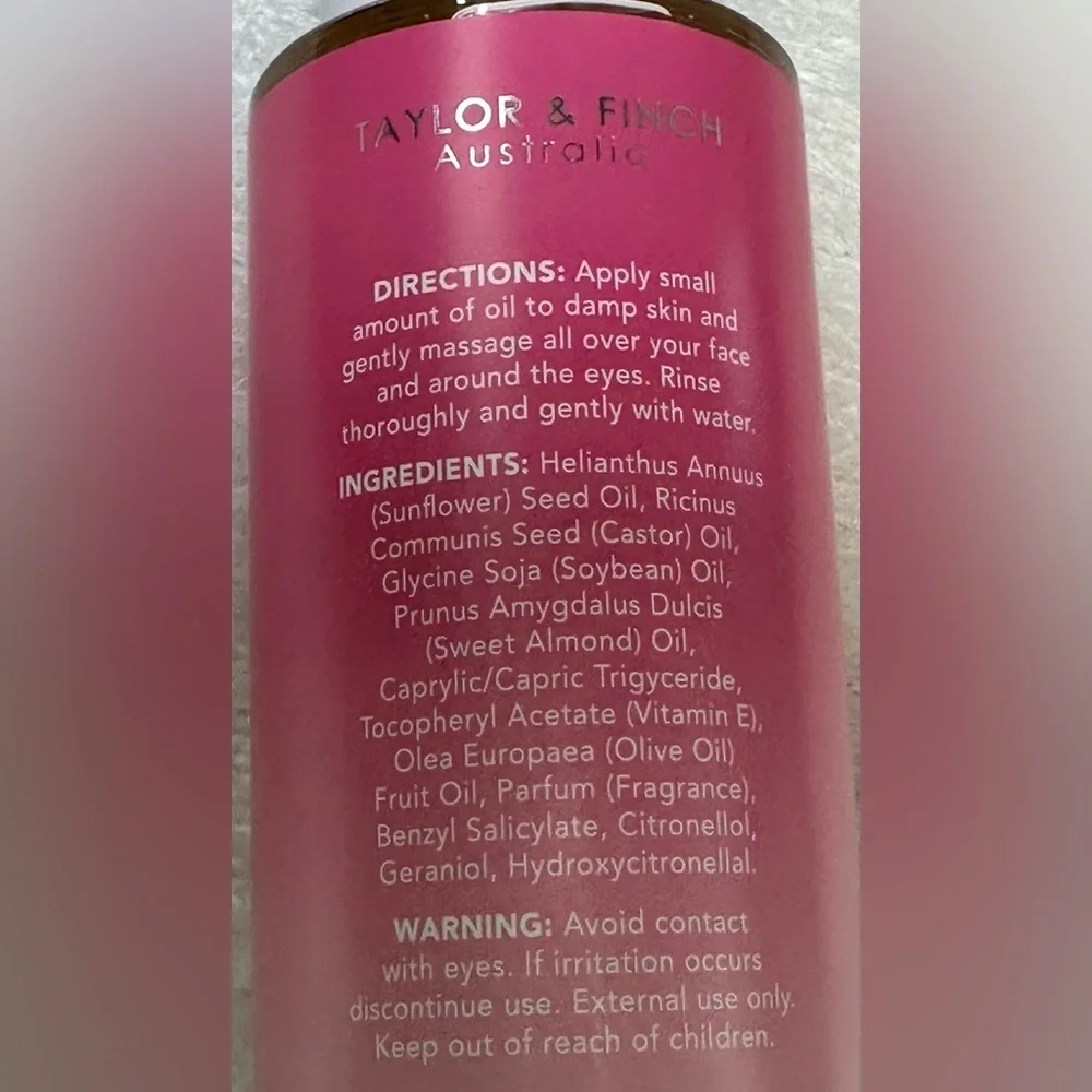 Pink and White Makeup Remover with Elegant Gradient Design